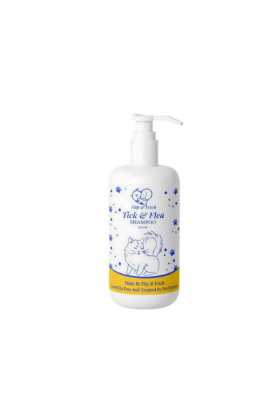 cat with shampoo